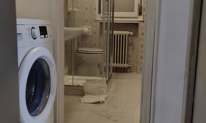 Padova Apartamento | Family; double bed + 1 twin bed or 3 twin beds; balcony; park free easy front