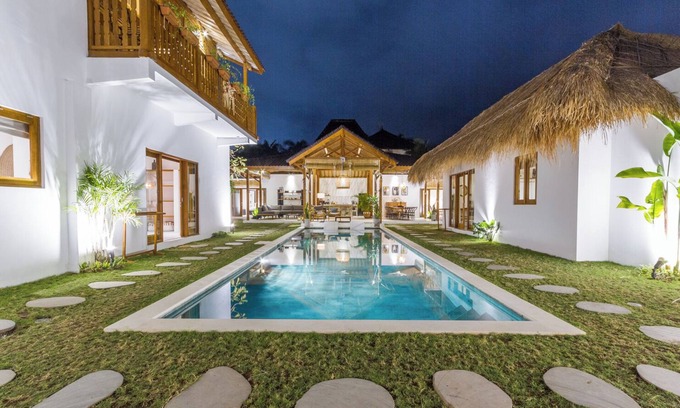 Seminyak Villa | Nueva villa de ensueño familiar en el distrito Oberoi de Seminyak
