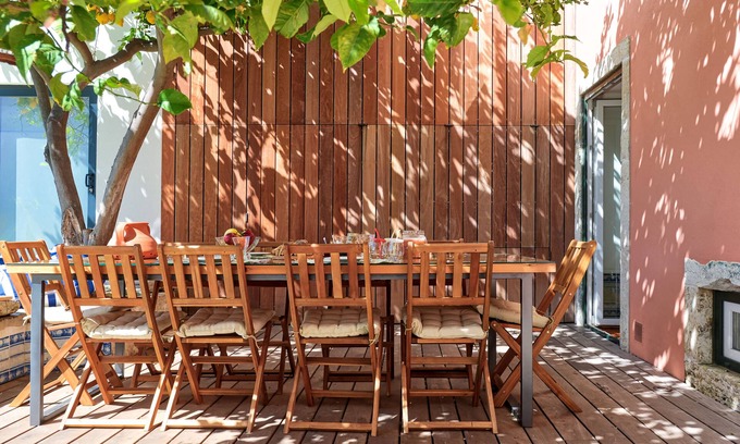 Linda-a-Velha Apartamento | Family Summertime Belem Apartment!