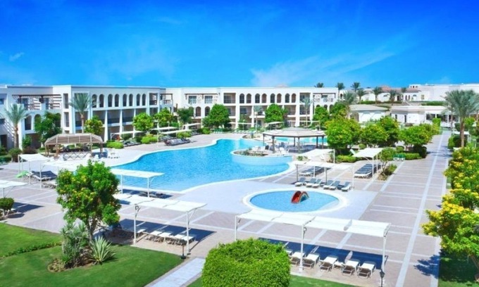 Sharm El Sheikh Hotel | Family Paradise: Waterslide, Tennis, Spa, Kids’ Club, Live Music & Beach Access