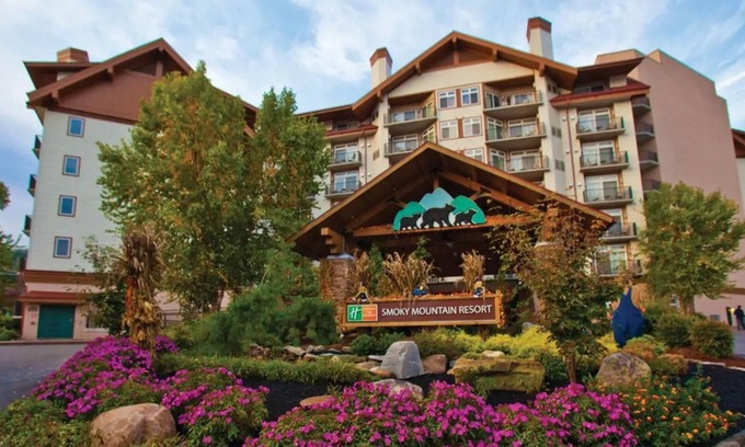 Gatlinburg Complejo | Family Escape Awaits at Holiday Inn Club Vacations Smoky Mountain Resort- 2 Bd.