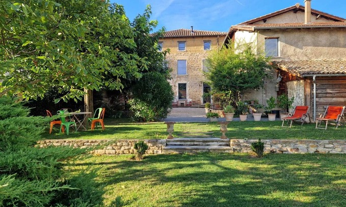 Saint-Germain-au-Mont-d'Or Casa | Family estate with swimming pool in the heart of the Mont d'Or mountains
