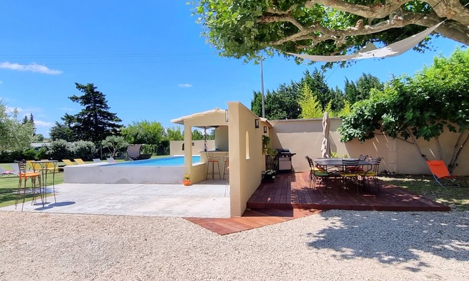 Althen-des-Paluds Casa | Casa de campo familiar con piscina en el corazón de Provenza, a 15 minutos de Aviñón