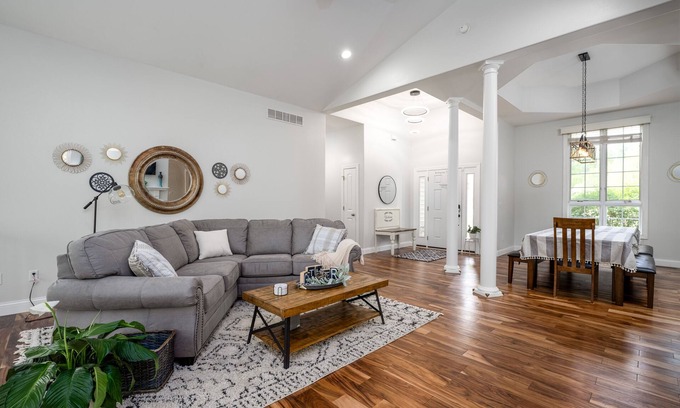 Cedar Rapids Casa | Family favorite!