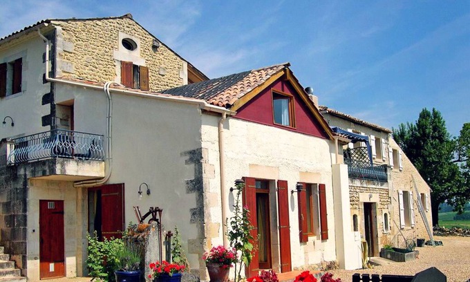 Saint-Georges-des-Agouts Casa | Casa familiar con gran piscina infinita climatizada, vistas espectaculares y más