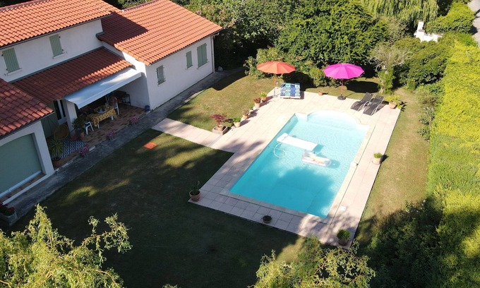 Saint-Sulpice Casa | Family house for 8 people, swimming pool & jacuzzi