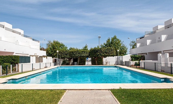 Conil de la Frontera Casa | Casa familiar Casa Noah cerca de la playa con piscina, terraza, balcón y Wi-Fi