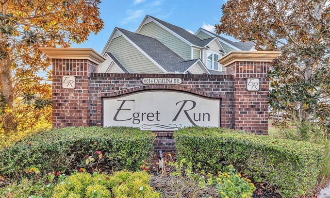 North Myrtle Beach Casa | Family friendly spacious Barefoot townhome w/ neighborhood pool & 4 golf courses