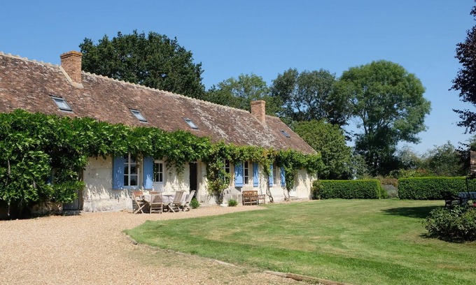 Prunay-Cassereau Otro | Family-friendly farm house, pool & tennis court, with large garden, near Loire