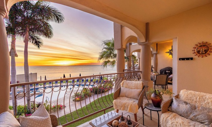 San Jose del Cabo Condominio | Family Friendly Las Olas Oceanfront Remodeled 2BR Steps to Surf, Sand & Dining!