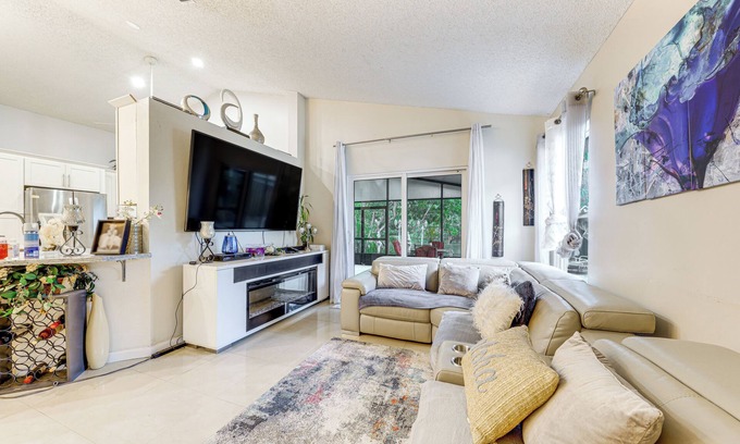 North Lauderdale Casa | Family-Friendly North Lauderdale Home w/ Grill!