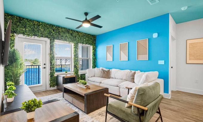 Upper Grand Lagoon Apartamento | Family-Friendly Poolside Getaway 3BR near PCB