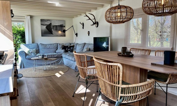 Sint Maartensvlotbrug Casa | Family-friendly chalet with use of park pool.