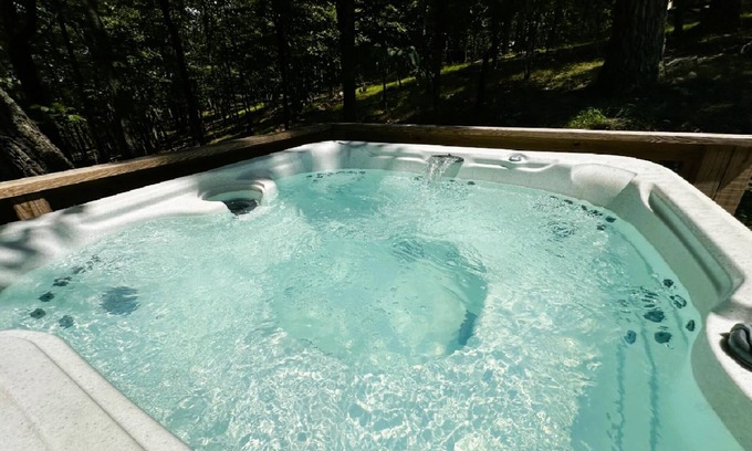 East Stroudsburg Villa | Family-Friendly | Game Room | Lake | Hot Tub | Ski