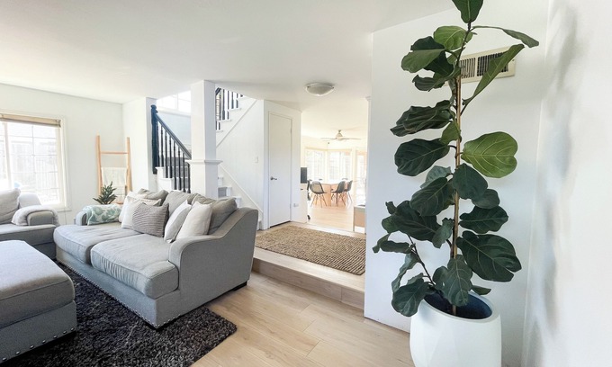 Huntington Beach Casa | Family-Friendly 4 bd Coastal House/No Cleaning Fee