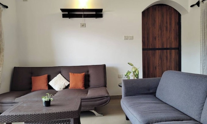 Kudal Apartamento | Family Friendly 2 Bedroom Apt in Siolim with Pool, WiFi, and AC. Enjoy your stay