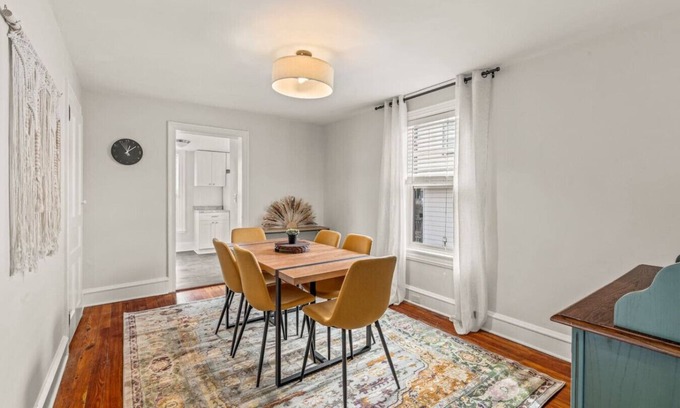 Bala-Cynwyd Apartamento | Family Friendly 2 Floor 2 BR Apt [Sunflower Stay]