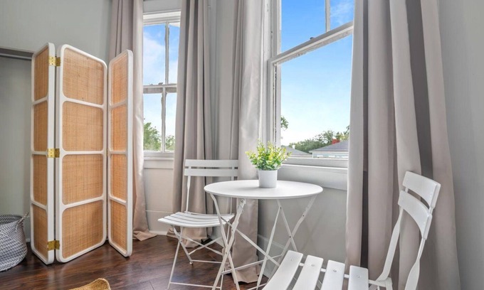 Dixon Park Casa | Family-Friendly 2APT Duplex ★ Off Street Parking ★ Historic Victorian District