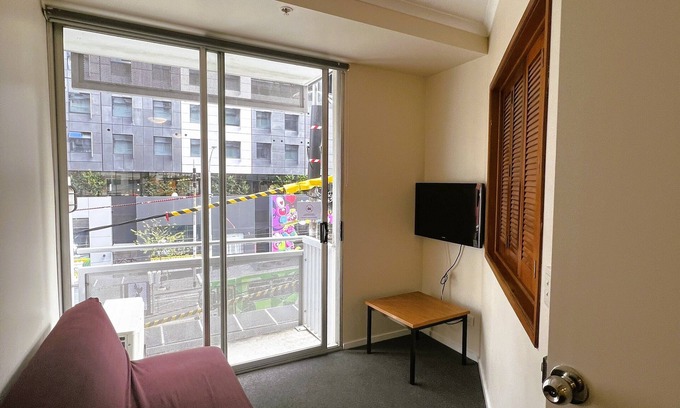 Carlton South Apartamento | Family-Friendly 2BR Apartment for 4 | Melbourne CBD