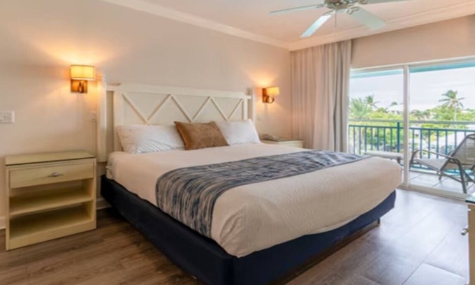 Captiva Hotel | Family-Friendly 2BR Suite w/Kitchen & Balcony | Steps from the Pool & Beach!