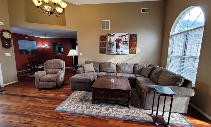 Keene Casa | Family Friendly 3 BR w/ King Bed and Jacuzzi tub
