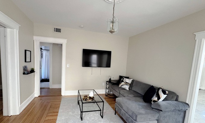 Meeting House Hill Apartamento | Family-Friendly 3BR Apartment Close to Everything