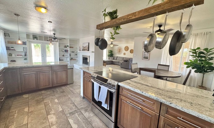 Yuma Casa | Family-Friendly 3BR house in Prime Location-near hospital – PETS STAY FREE