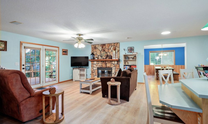 Brightwood Casa | Family friendly 3BR 2.5BA home near Sandy River