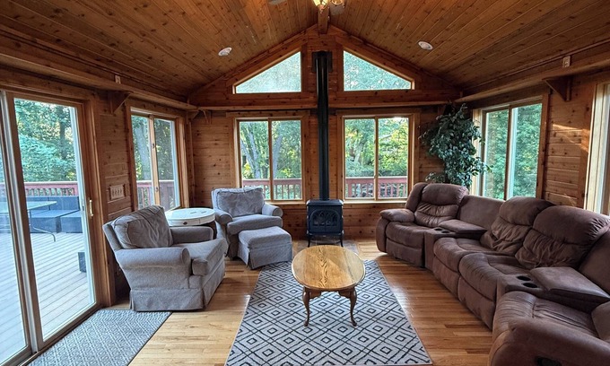 Blaine Casa | Family-Friendly 5BR Home in Blaine - Hot Tub + Games + Space