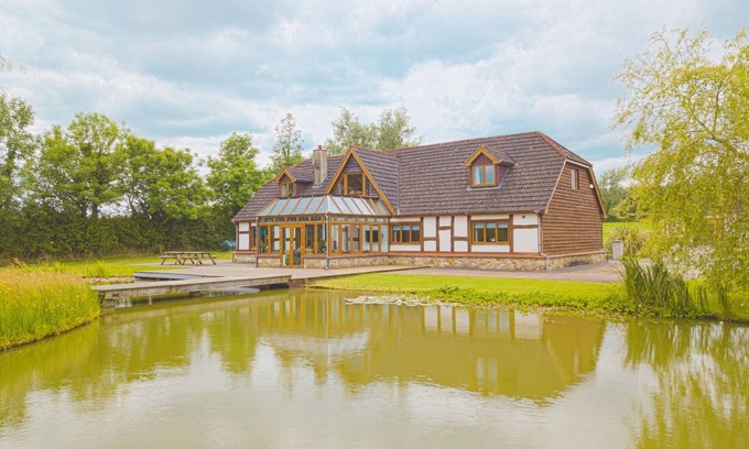 Jamestown Casa | Family Friendly 9 Bedroom Lakeside Lodge, de Rooskey. Oficial 4 estrellas 🍀🍀🍀🍀