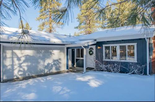 Big Bear Lake Villa | Family-friendly, AC, Hot Tub, Walk 2 Park & Lake