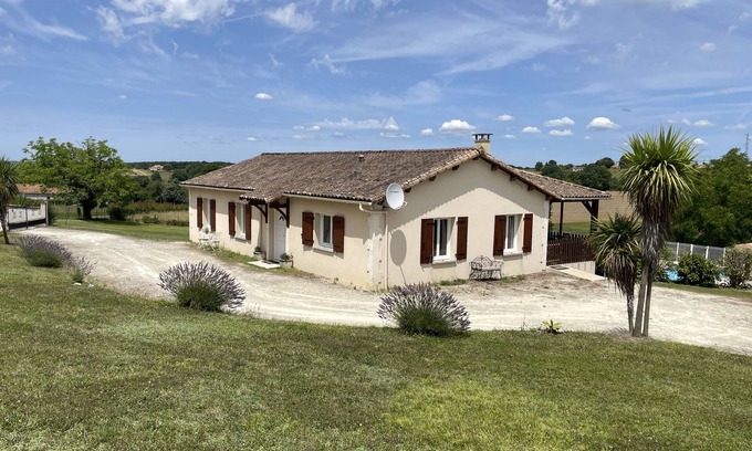 Orival Casa | Alojamiento familiar con piscina privada climatizada y preciosas vistas