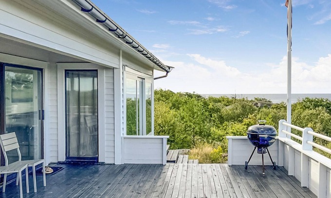 Larvik Casa | Family-friendly and bright vacation home with sea view.