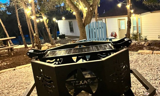 Fischer Casa | Family Friendly!Beautiful Cozy Home!- Fire Pit