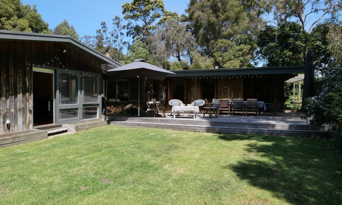 Somers Casa | Family friendly beach house 5 mins walk from beach & yacht club.