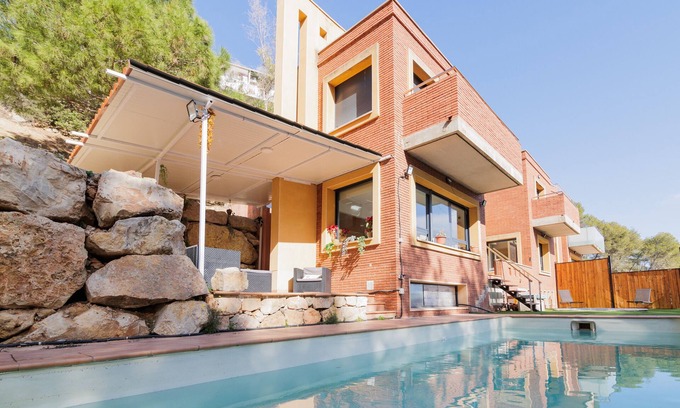 Cervello Chalet De Esquí | Family Friendly Chalet 'Can Camarasa' with Sea View, Wi-Fi and Air Conditioning