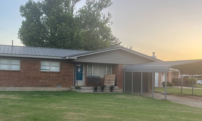Laverne Casa | Family Friendly, close to golf course.