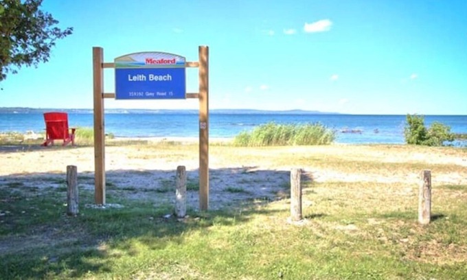 Meaford Casa | Family friendly close to the beach in Leith