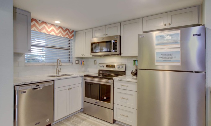 Belle Vista Condominio | Paraíso para familias en el Golfo! No hay calles para cruzar! Tarifas especiales ahora!
