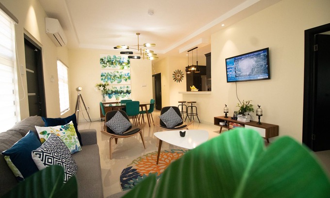 Ocho Rios Casa | Family friendly, contemporary home w/rooftop terrace - 5 min from the beach