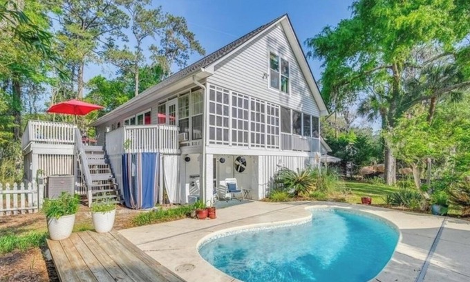 Savannah Cabaña | Family friendly cottage w/ POOL! <20min drive to downtown or beach! Pet friendly