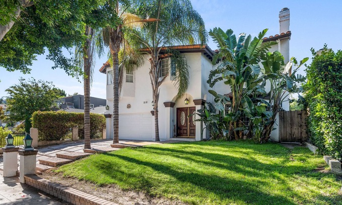 Studio City Villa | Family friendly Cozy Home in the heart of Studio City