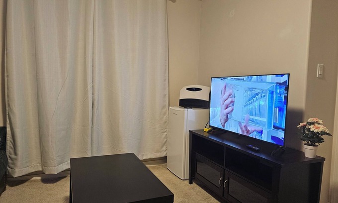 West Edmonton Apartamento | Family-Friendly Cozy Basement Suite - Up to 4 Guests