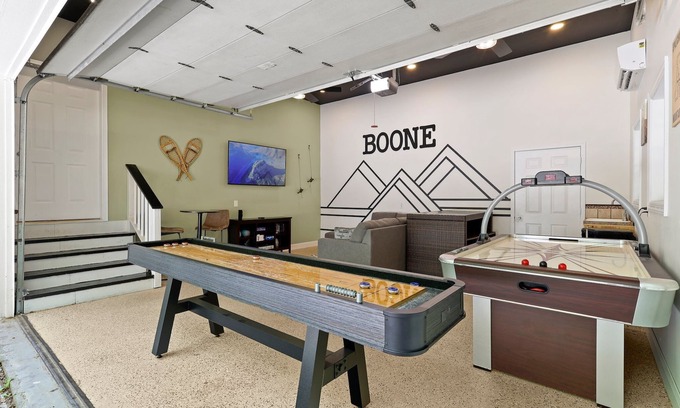 Boone Casa | Cozy Mountain Cabin w/ Hot tub and Game Room