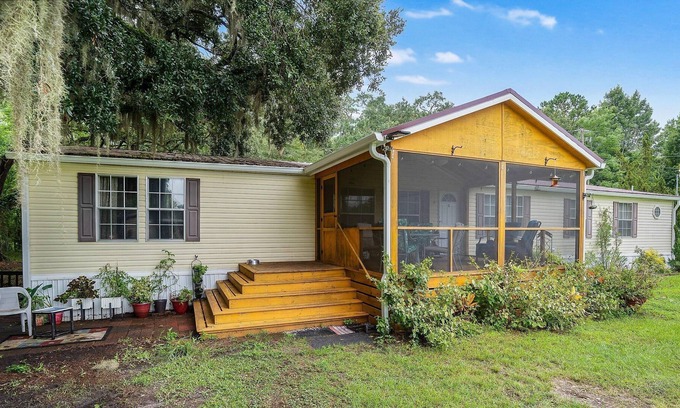 Seabrook Otro | Family Friendly, Equine Friendly,