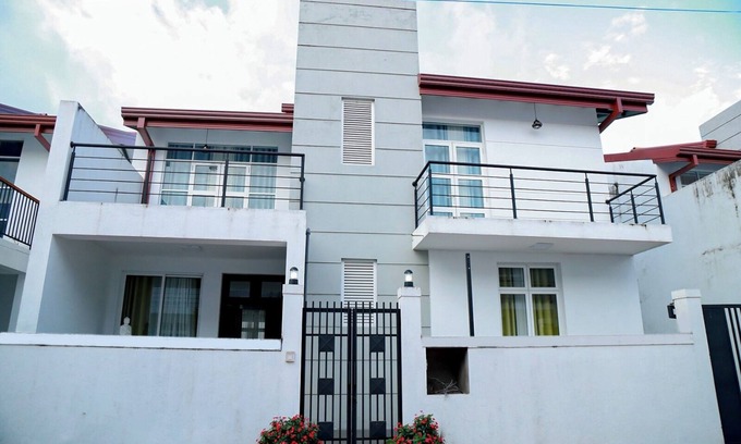 Ekala Casa | Family friendly full house (3 AC bedrooms) near to airport with gated community.