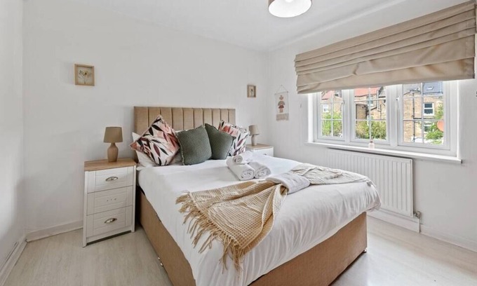 Clapton Casa | Family-Friendly Oasis: 6BR Home w/Gym and Garden