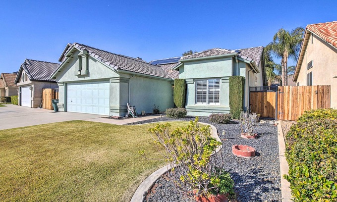 Greenacres Casa | Family-Friendly Getaway: Community Amenities!