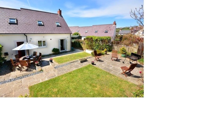 Little Haven Casa | Family friendly house 200m from the sea.
