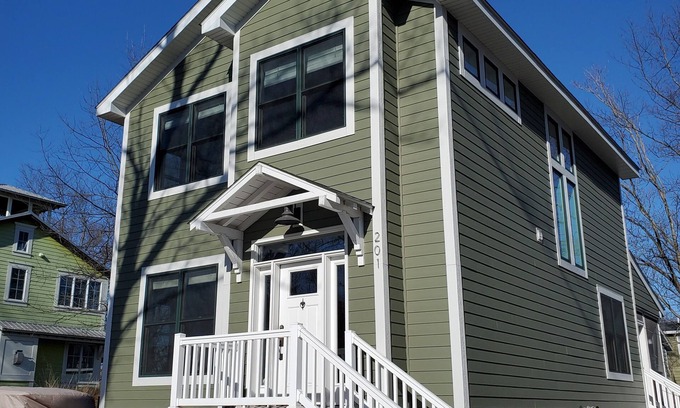 Michigan City Casa | Casa familiar en Beachwalk - ¡10 minutos a pie de la playa!